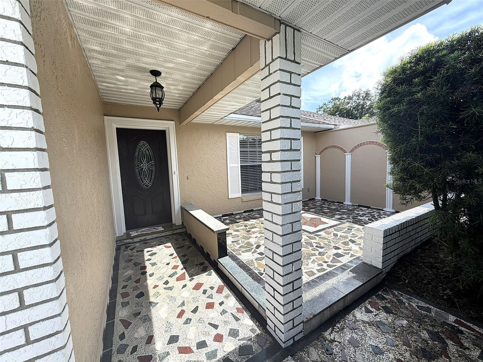 825 QUAIL HOLLOW DRIVE
