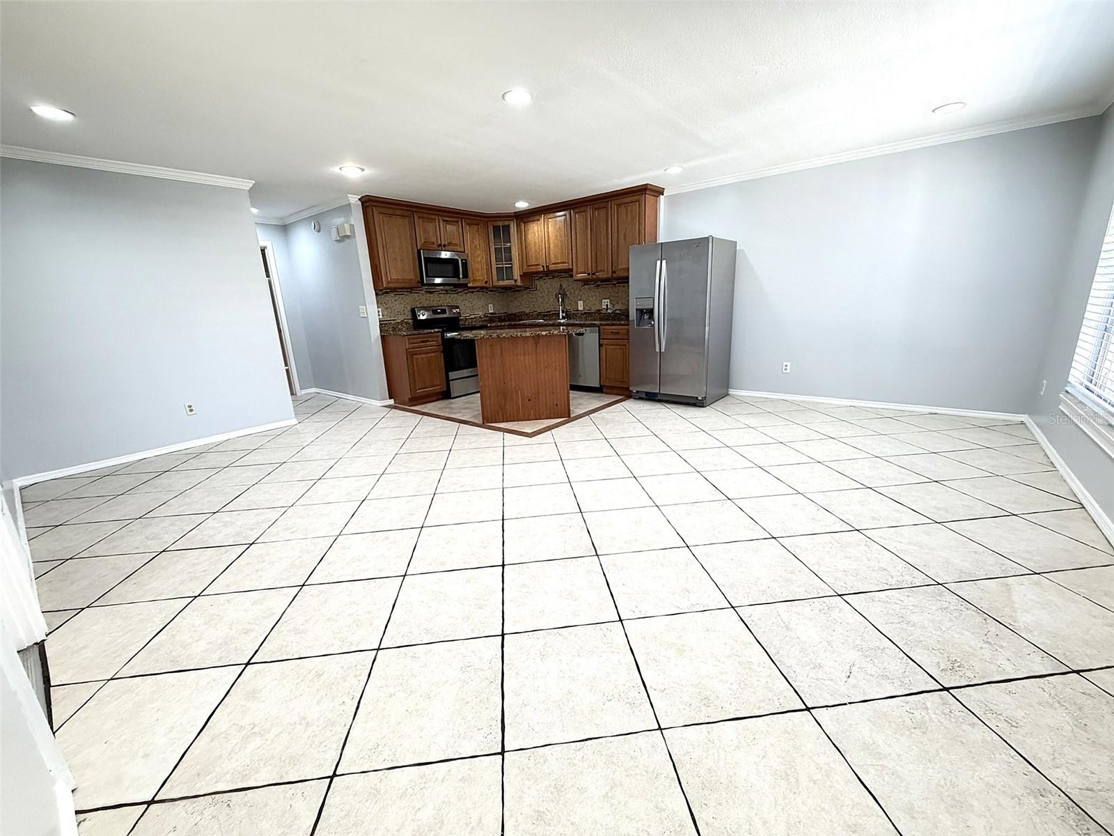825 QUAIL HOLLOW DRIVE
