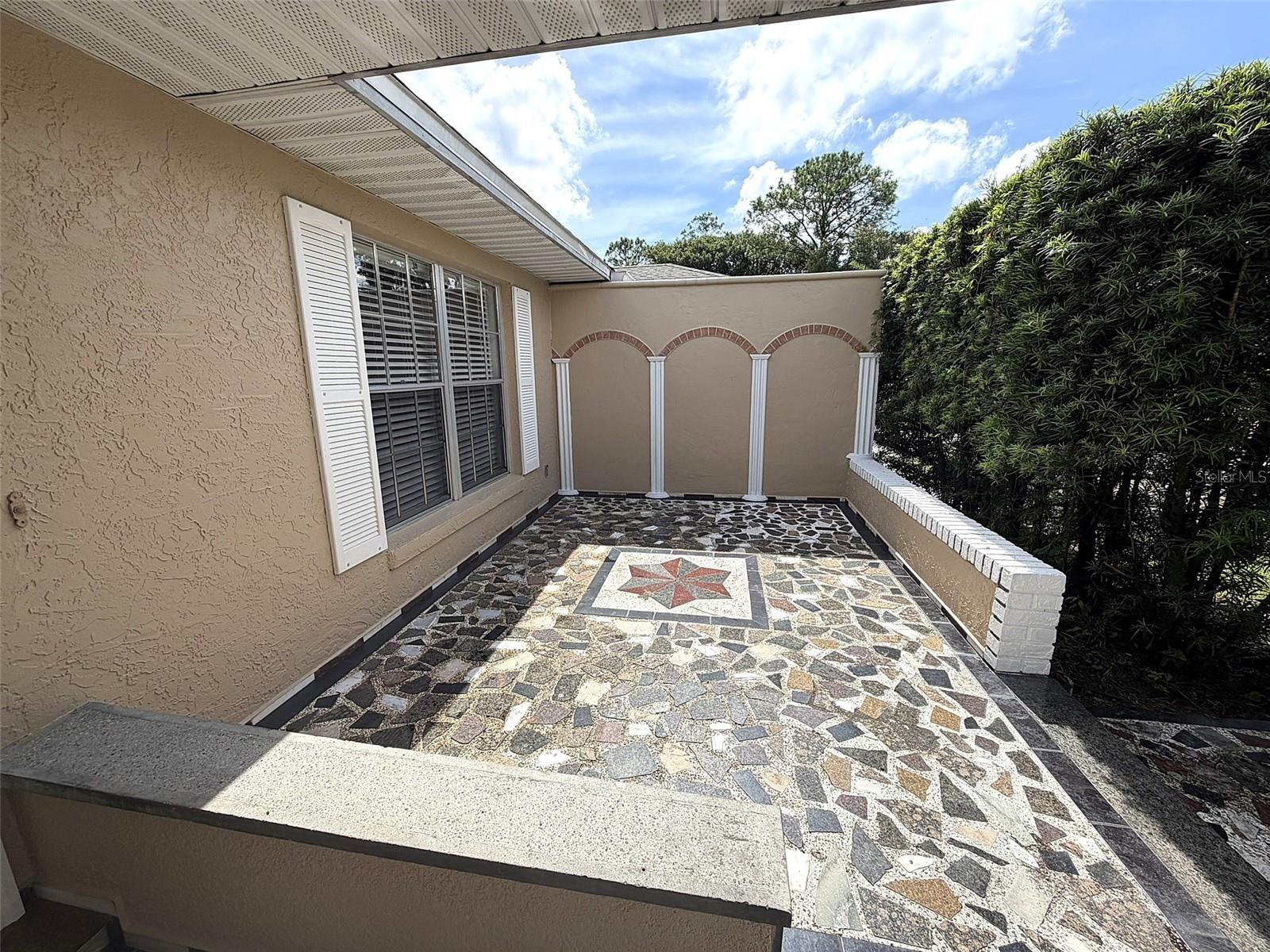 825 QUAIL HOLLOW DRIVE