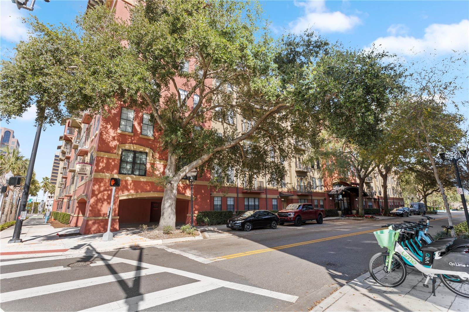 911 N ORANGE AVENUE 214
