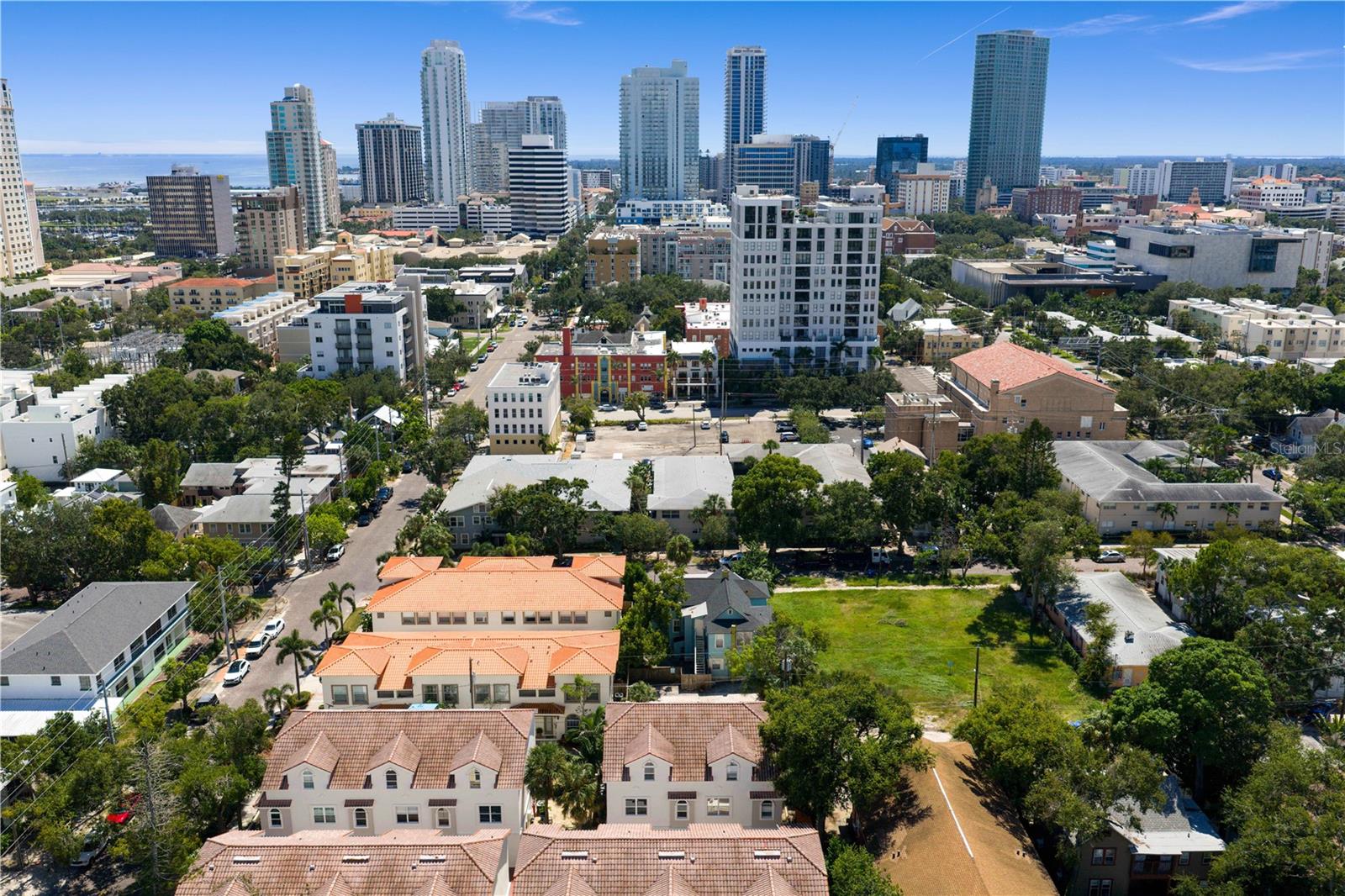 DEL CENTRO CONDO - Residential