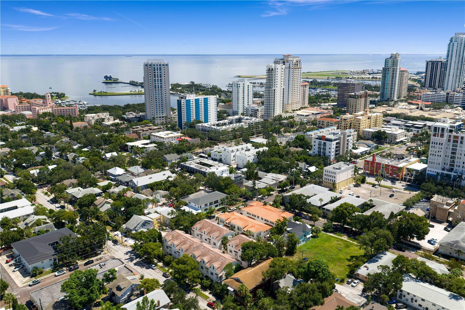 DEL CENTRO CONDO - Residential