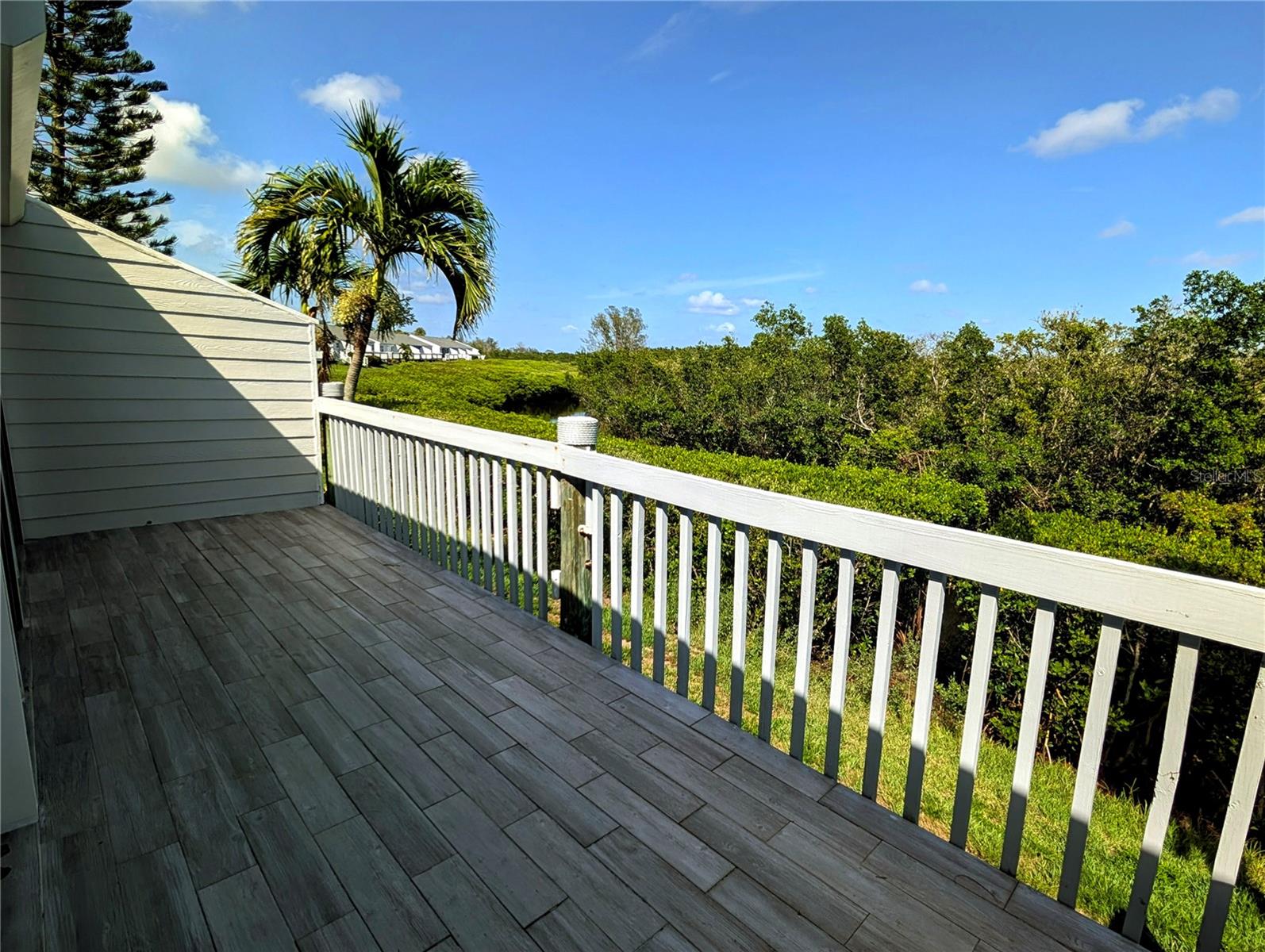 967 WATERSIDE LANE 1