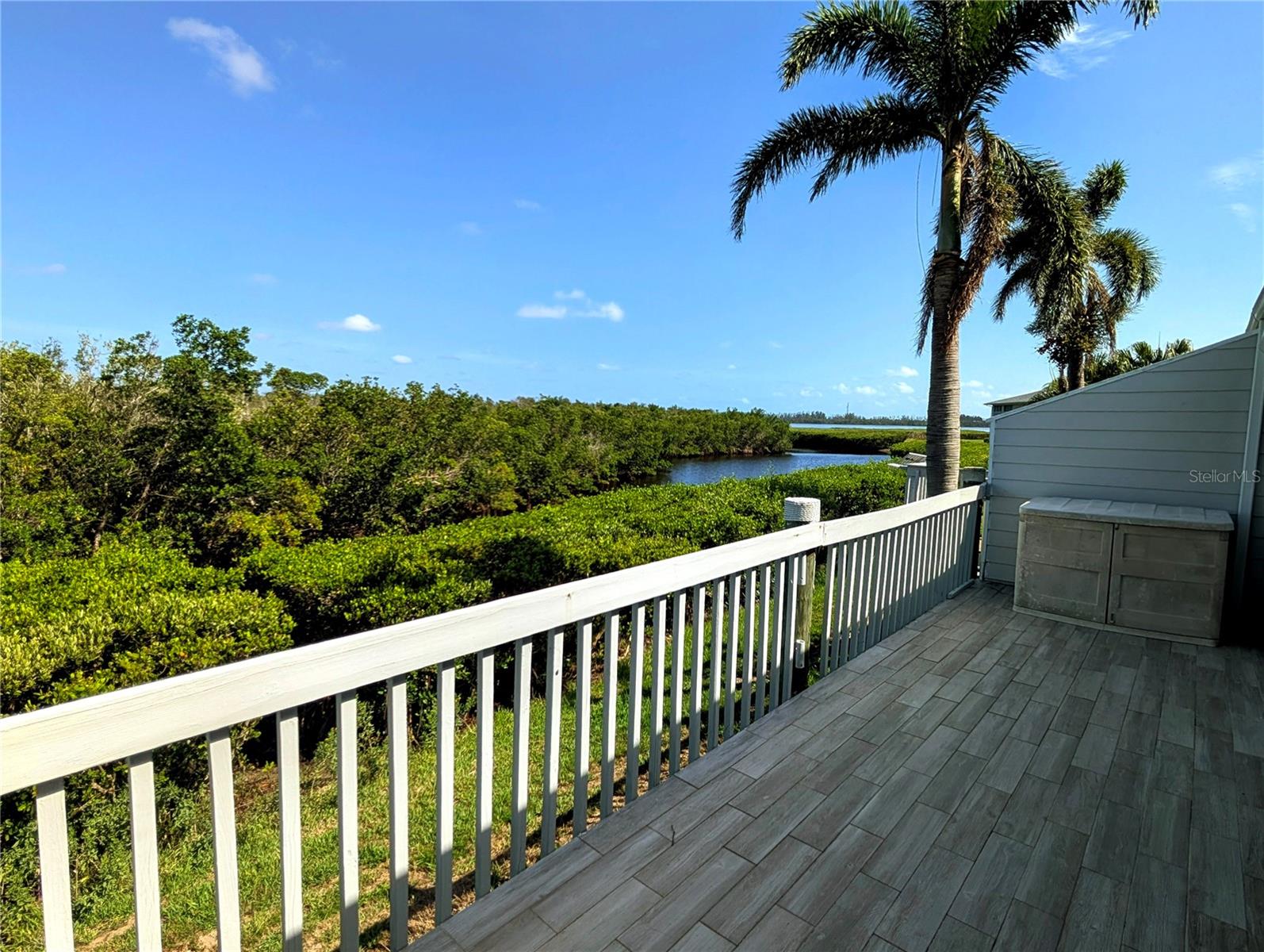 967 WATERSIDE LANE 1