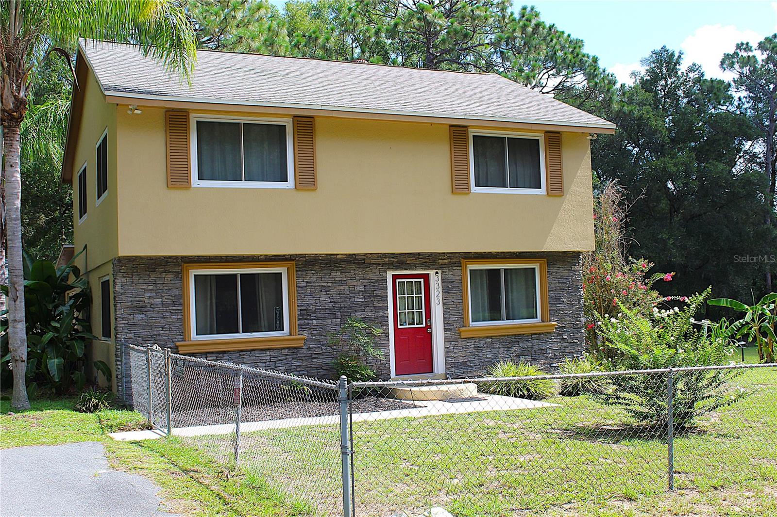 LIMITED TIME Opportunity, Home on HALF ACRE in Inverness, FL located in a quiet area.
Open to negotiate bring your highest and best offer this is being sold AS IS
This is a rare opportunity to own a beautifully built two-story home on a spacious half-acre corner lot. Featuring 3 bedrooms and 2 full bathrooms, Enjoy the added privacy and extra space of a corner lot—ideal for outdoor activities, gardening, or even building a future workshop or pool.
Whether you're a first-time buyer or looking for more space, this is truly a once-in-a-lifetime opportunity you don’t want to miss!
washer, dryer, fridge do not convey. Although are open to negotiate.