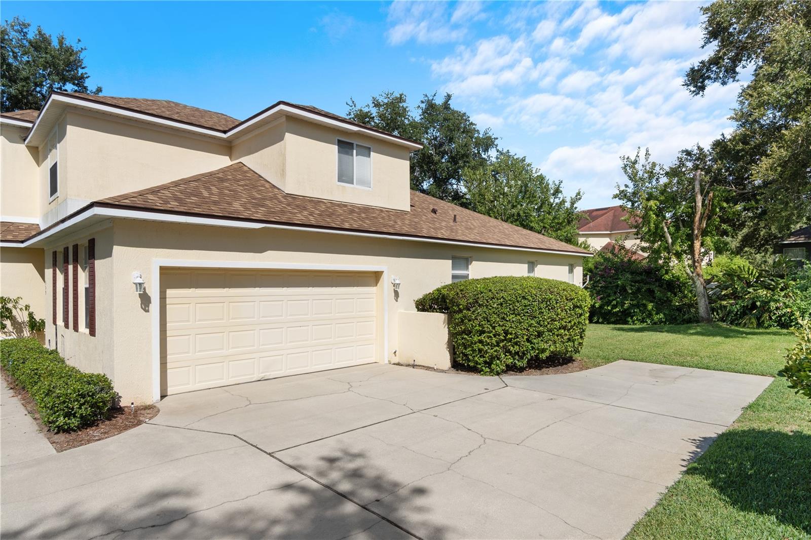 559 HIAWATHA PALM PLACE