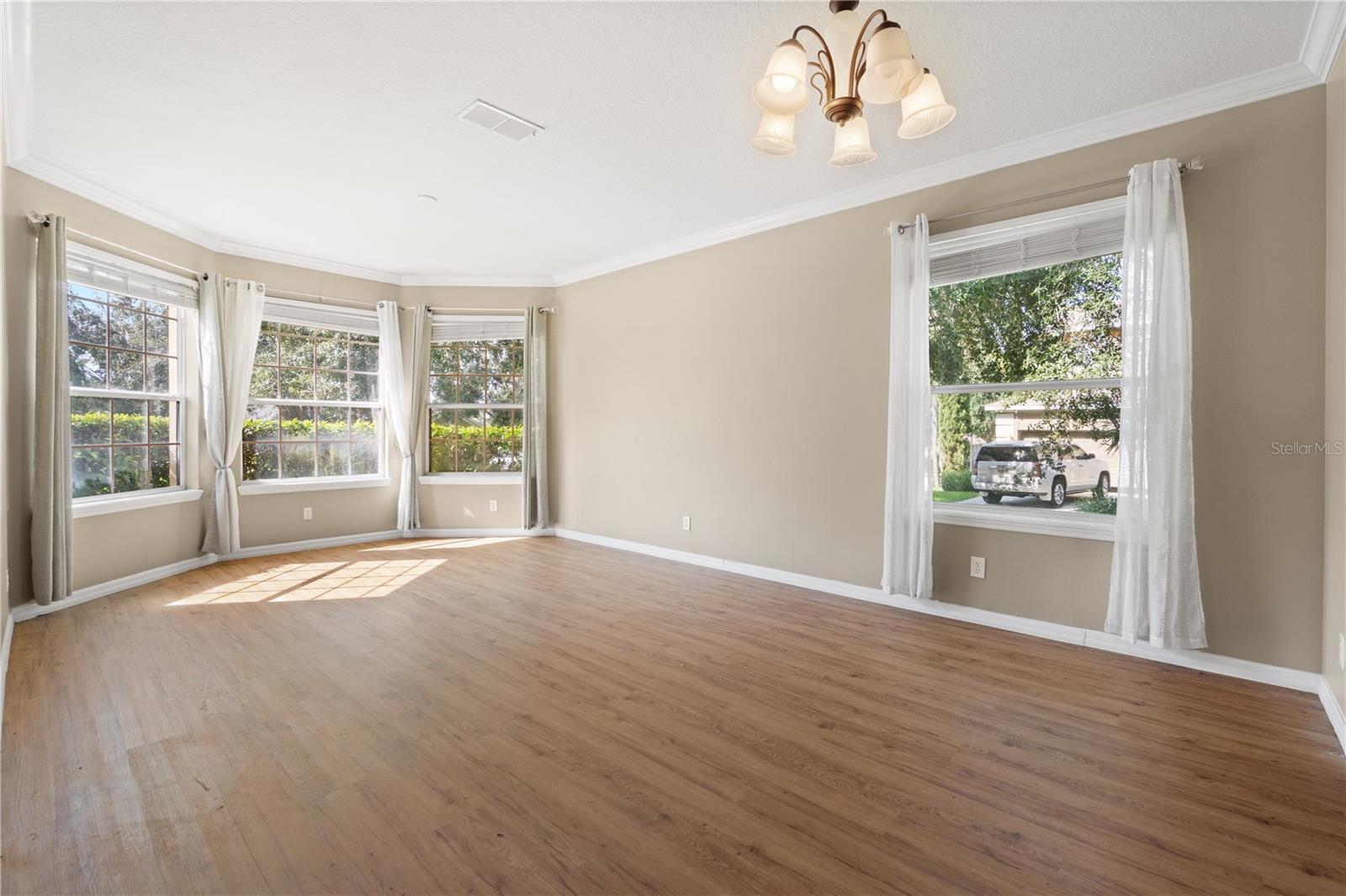 559 HIAWATHA PALM PLACE