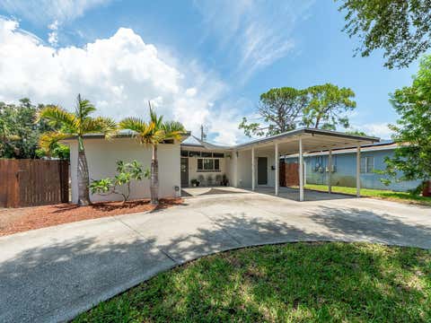 Photo of 851 65th Avenue S, St Petersburg, FL 33705 (MLS # TB8532882)