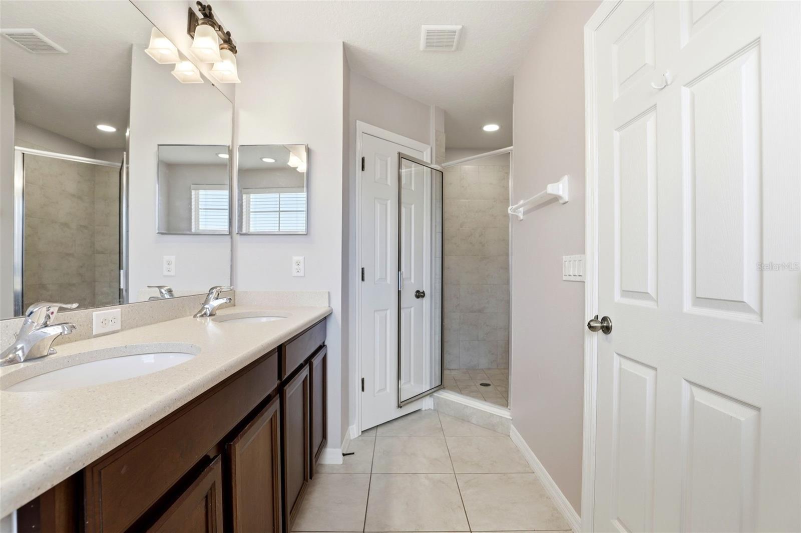 CLAYTON CROSSING TWNHMS SECOND AMD - Residential