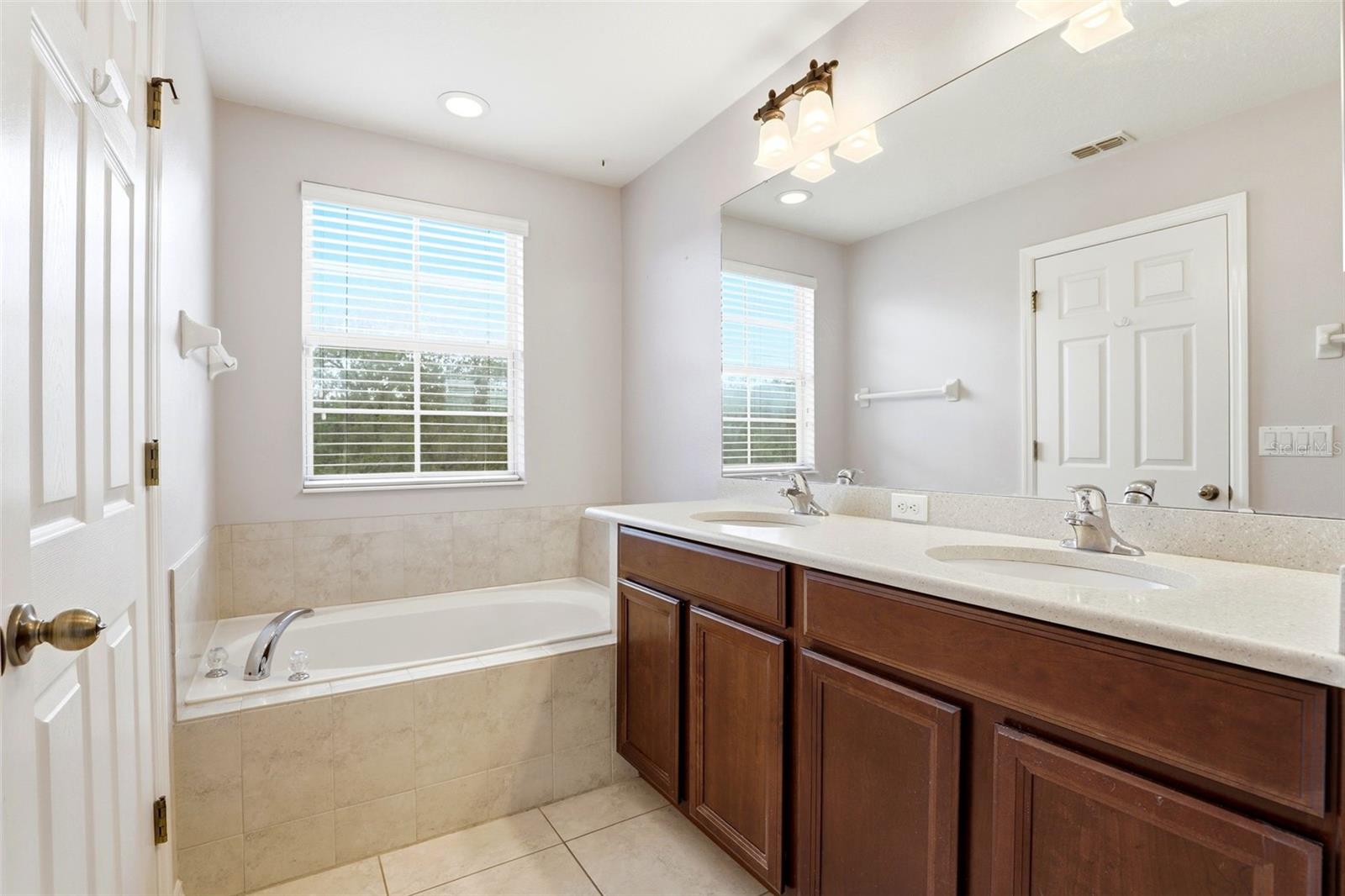 CLAYTON CROSSING TWNHMS SECOND AMD - Residential