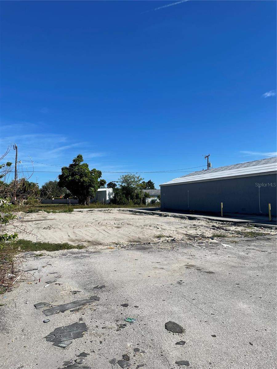 3782 TAMIAMI TRAIL B