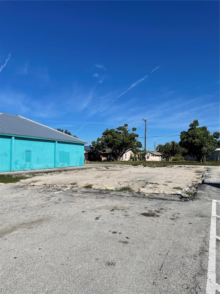 3782 TAMIAMI TRAIL B