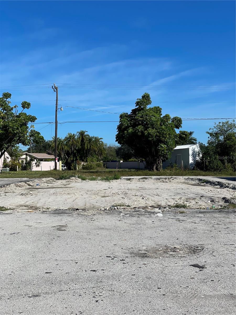 3782 TAMIAMI TRAIL B
