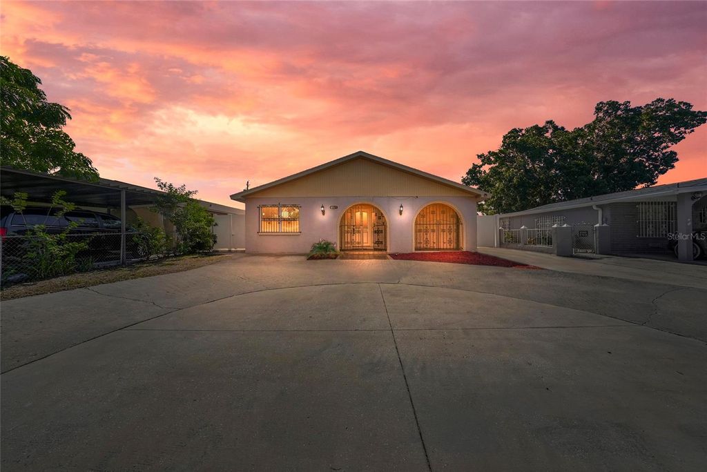 Photo of 6513 N Manhattan Avenue, Tampa, FL 33614 (MLS # TB8522118)