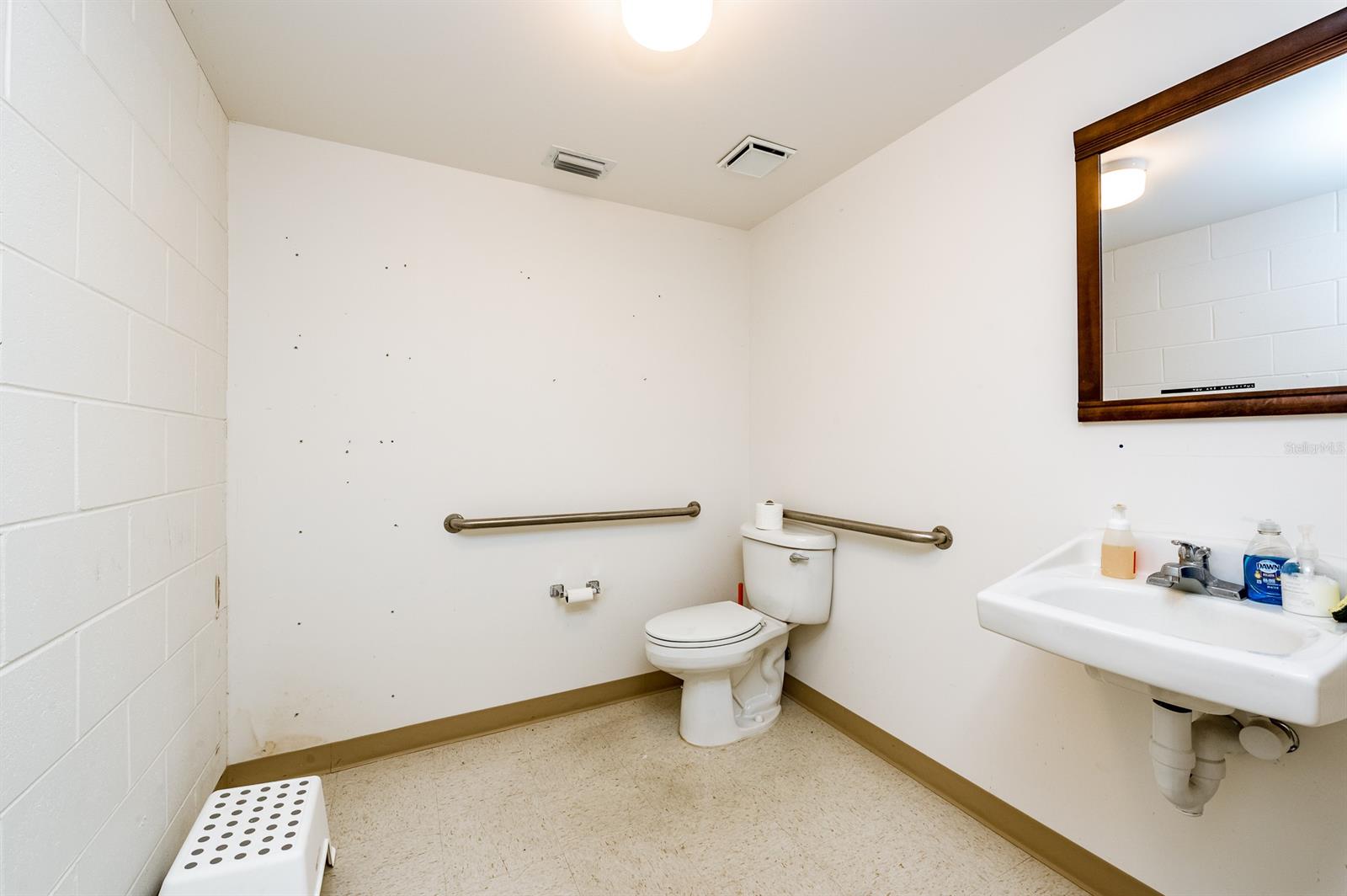 Wayne Ave Bus Center - Commercial Sale