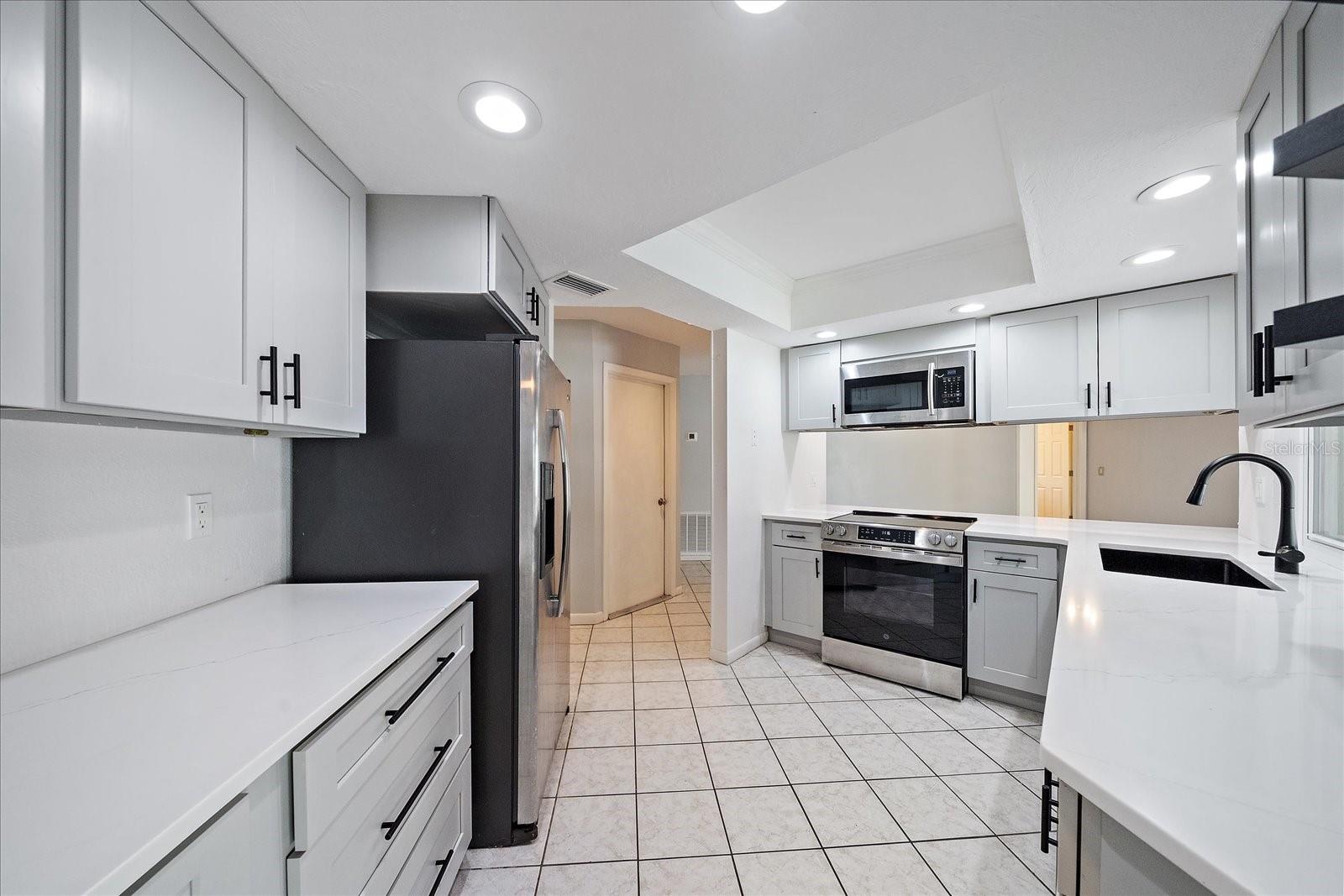 LAKE SARASOTA - Residential