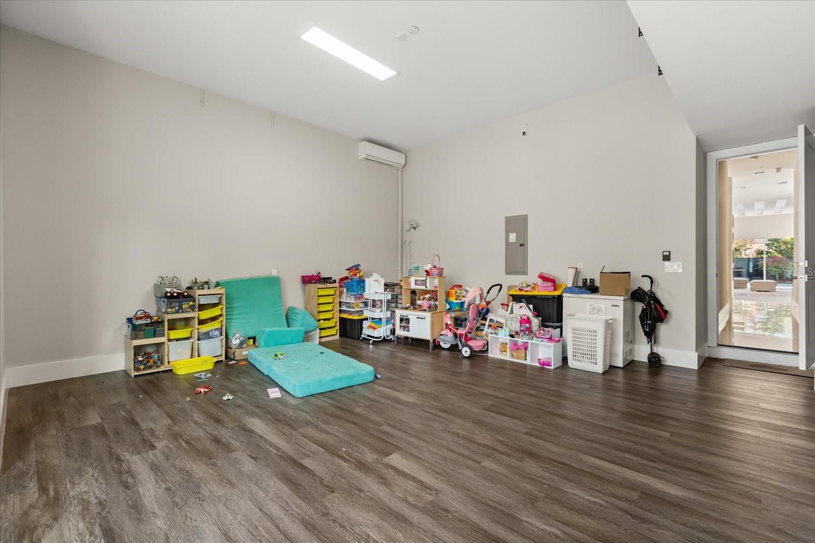 LAKE KNOWLES TERRACE - Residential