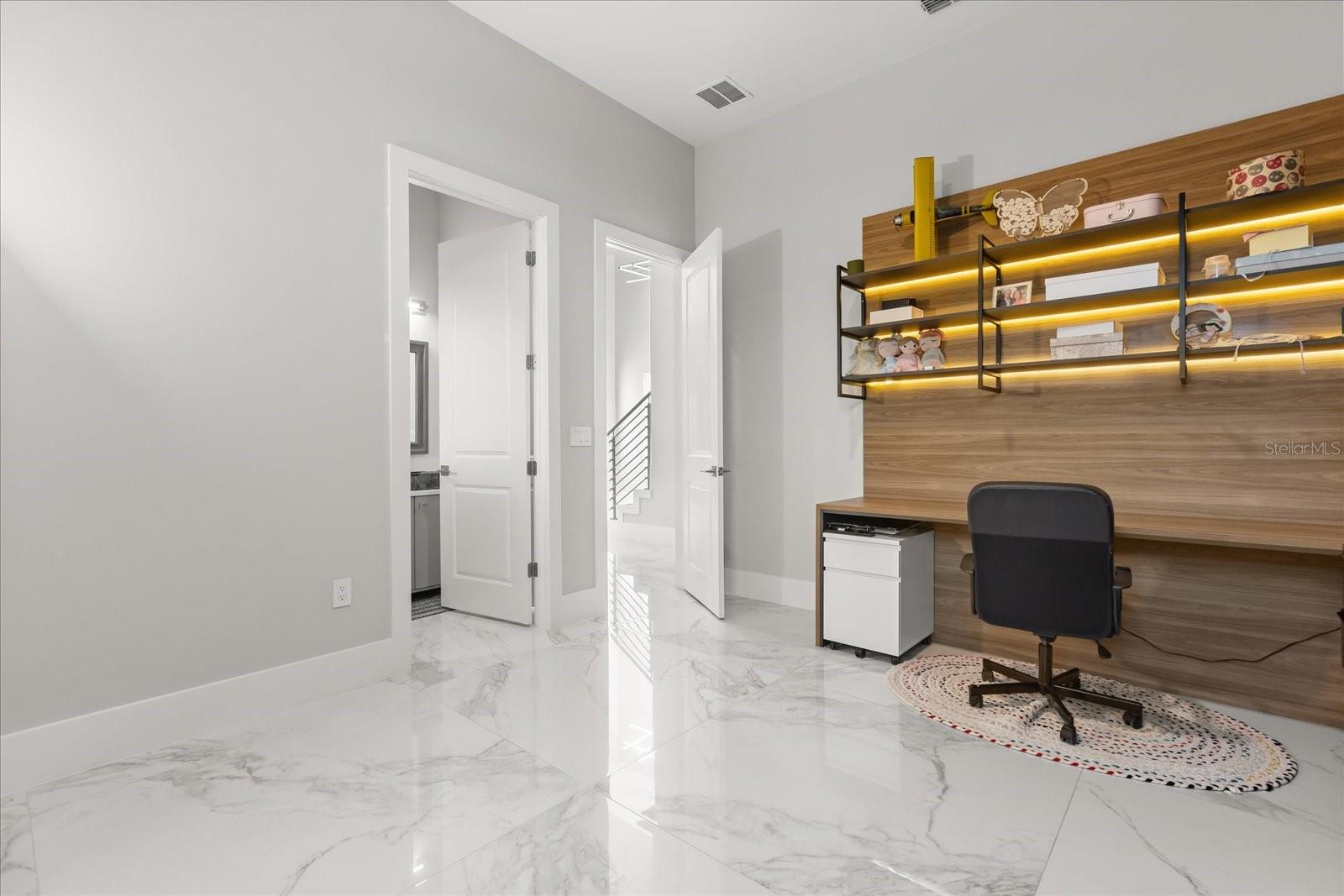 LAKE KNOWLES TERRACE - Residential