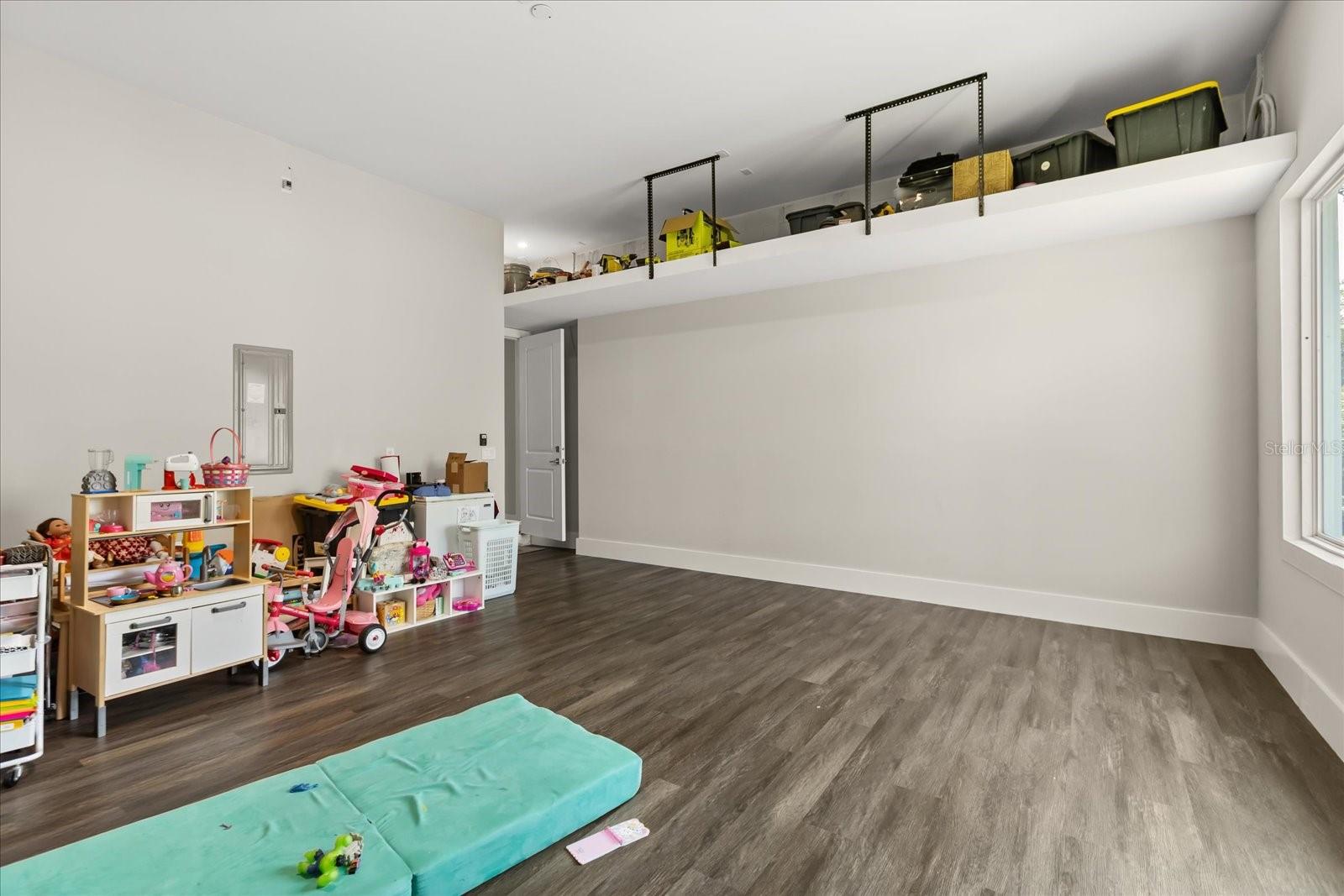 LAKE KNOWLES TERRACE - Residential