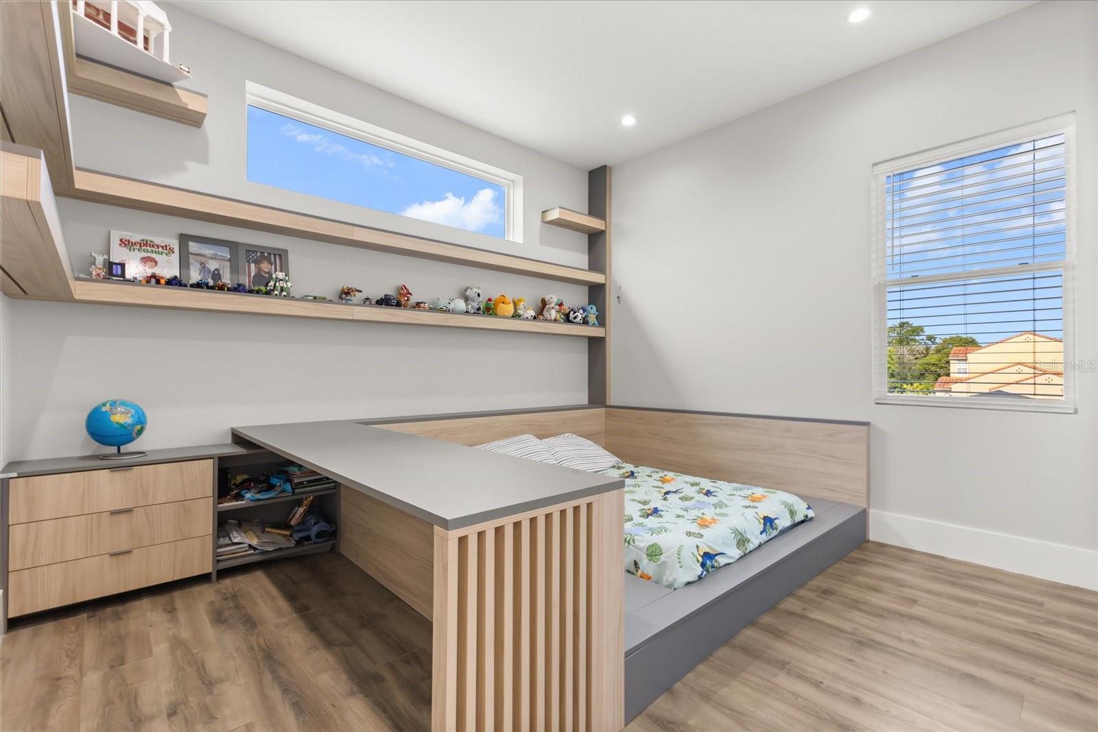 LAKE KNOWLES TERRACE - Residential