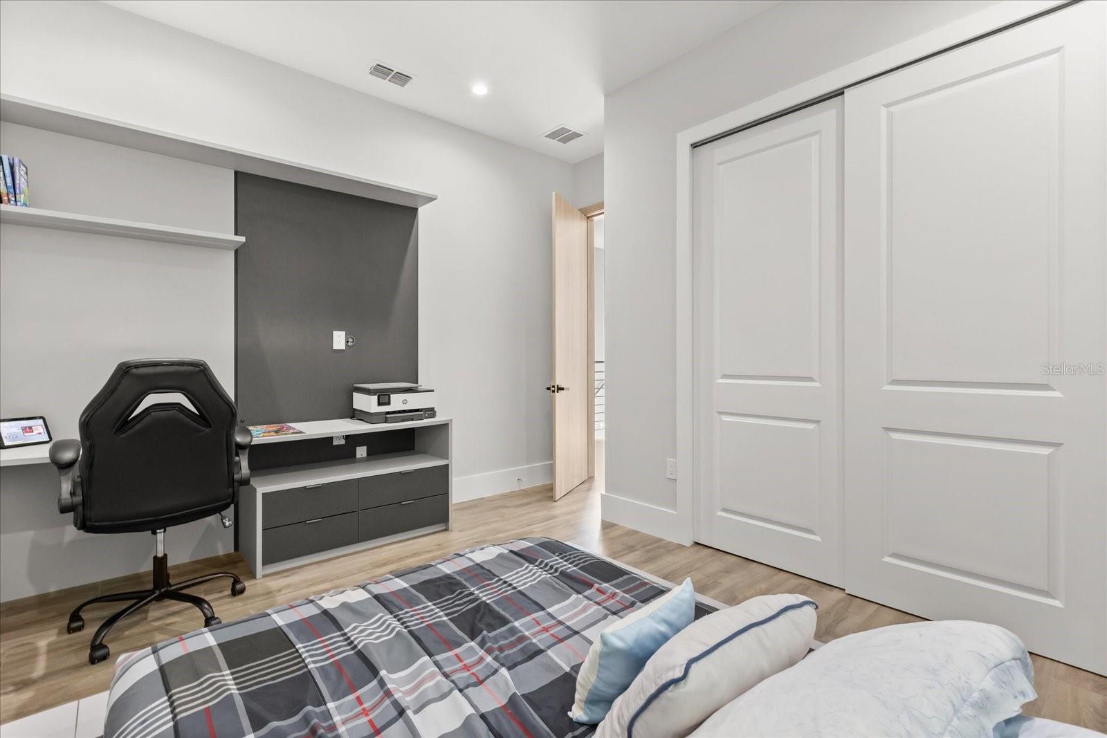 LAKE KNOWLES TERRACE - Residential