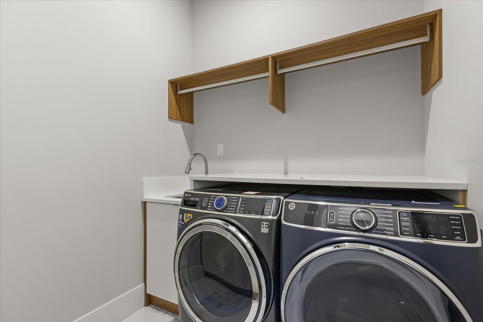 LAKE KNOWLES TERRACE - Residential