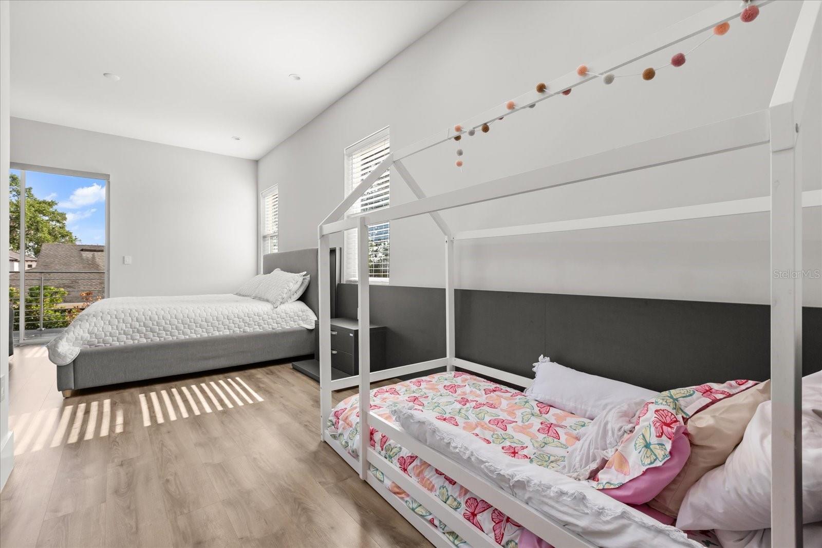 LAKE KNOWLES TERRACE - Residential