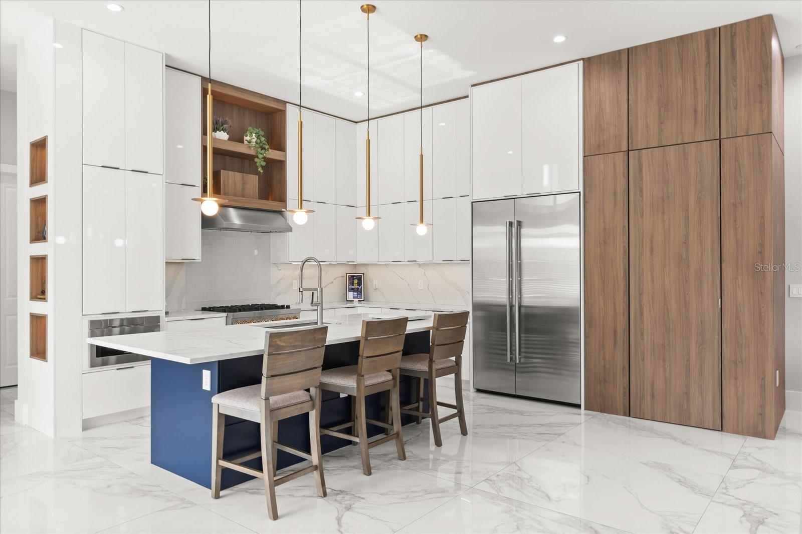 1521 CHESTNUT AVENUE