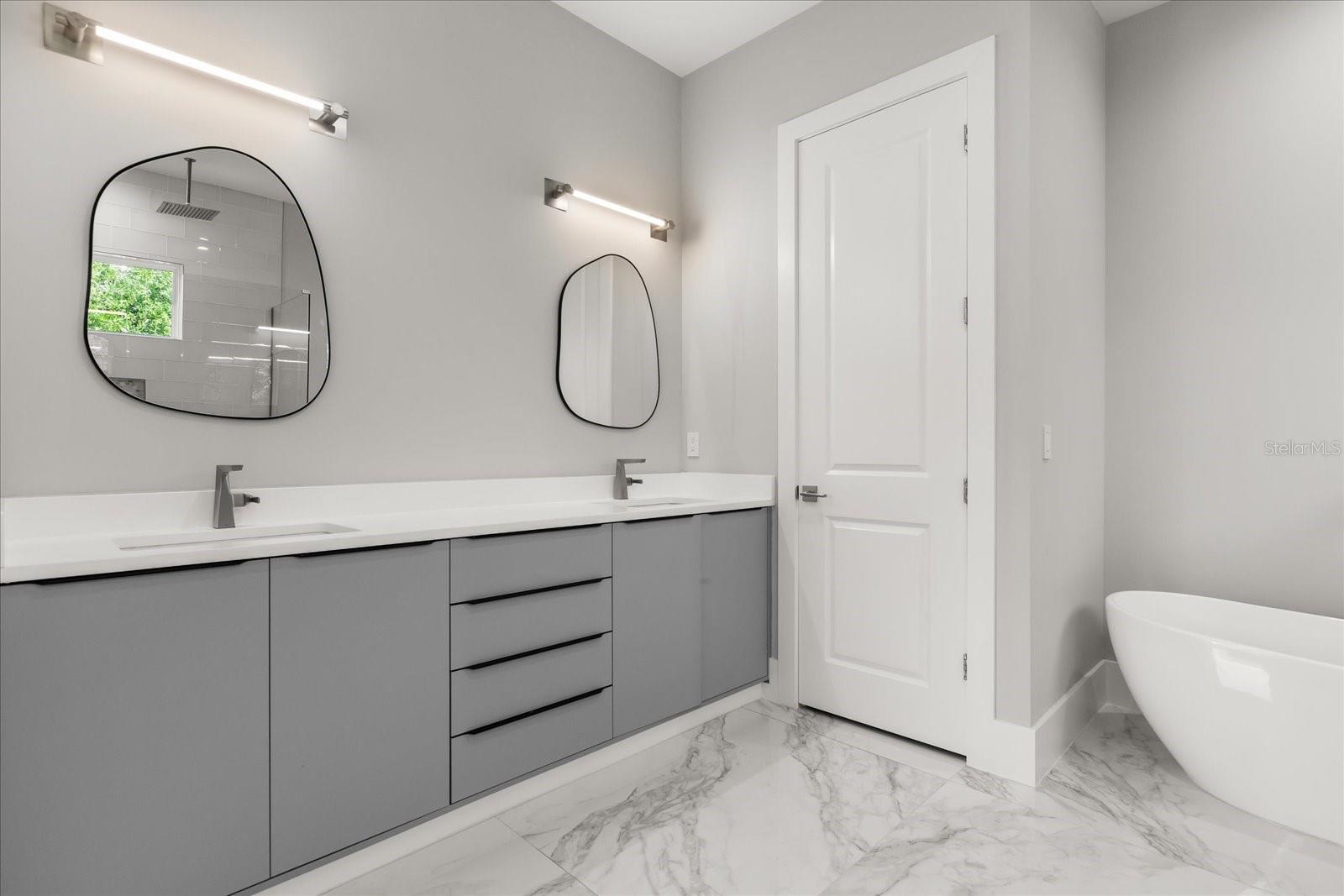 LAKE KNOWLES TERRACE - Residential