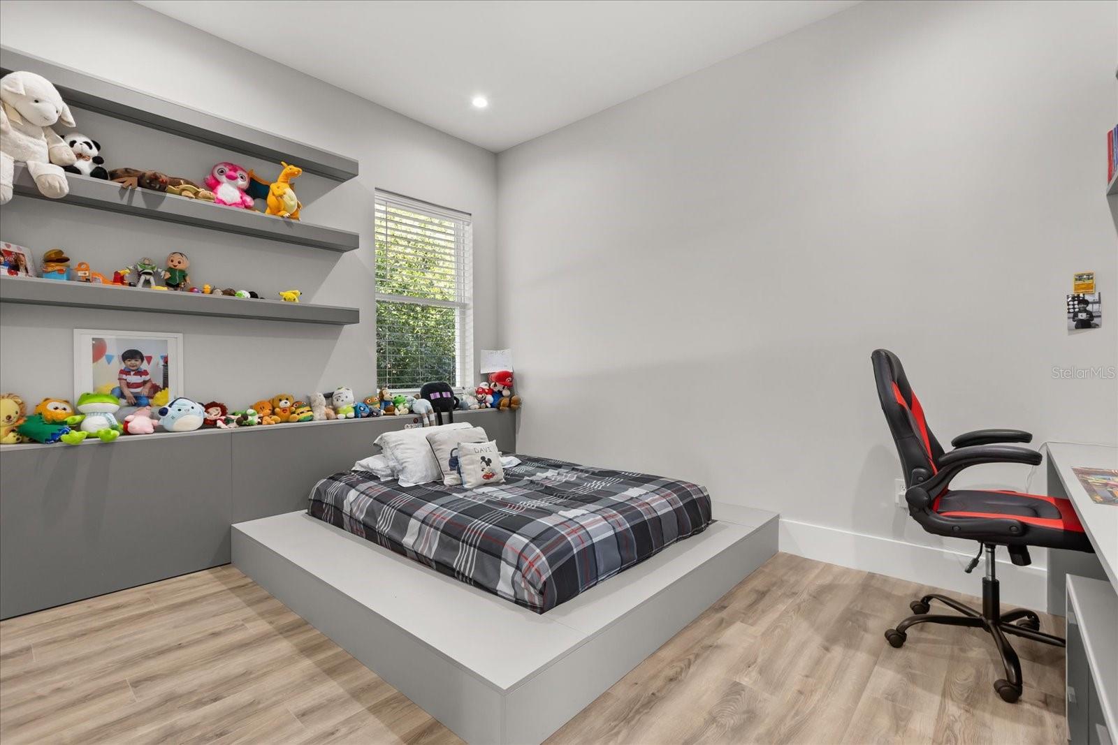 LAKE KNOWLES TERRACE - Residential