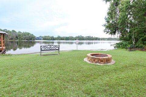 A home in LAKELAND