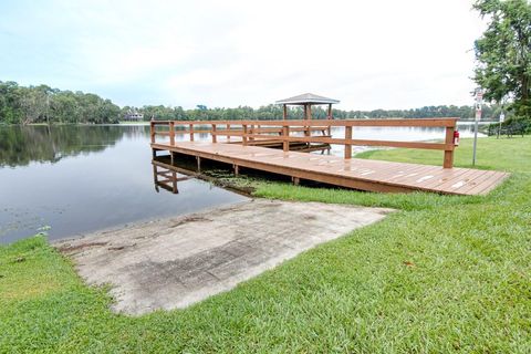 A home in LAKELAND