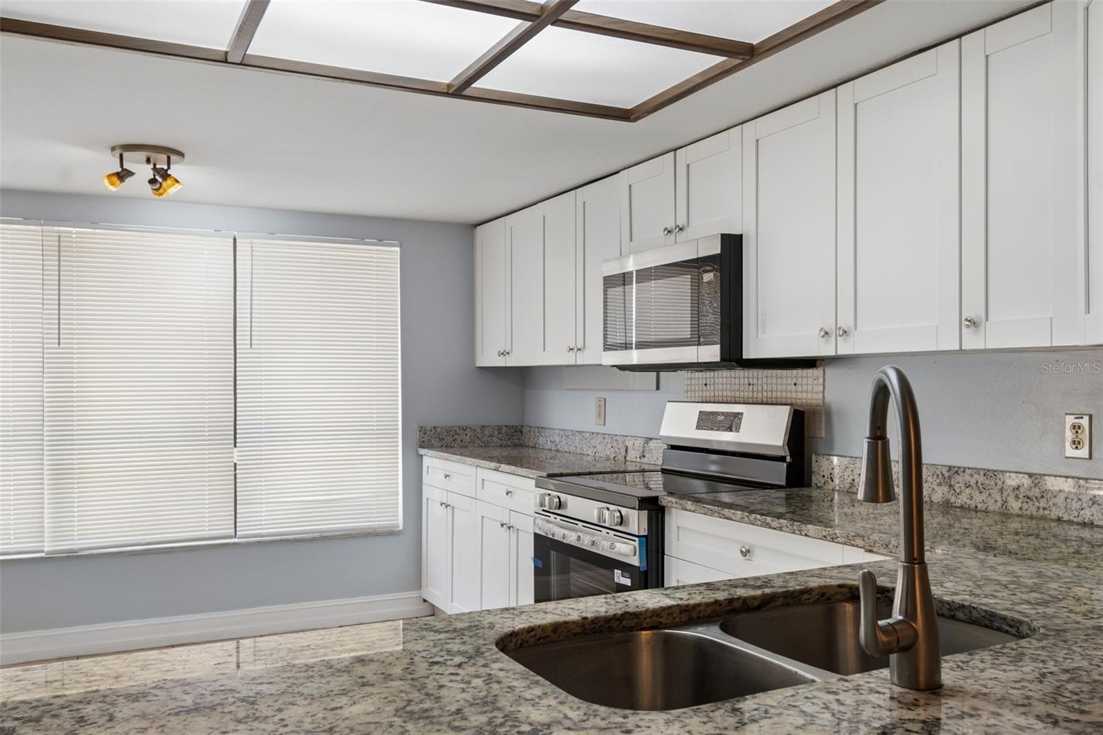 RIVER OAKS - Residential