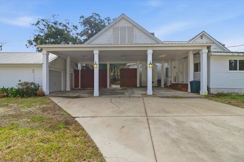 Tiny photo for 5415 Riverside Drive, Yankeetown, FL 34498 (MLS # TB8462066)