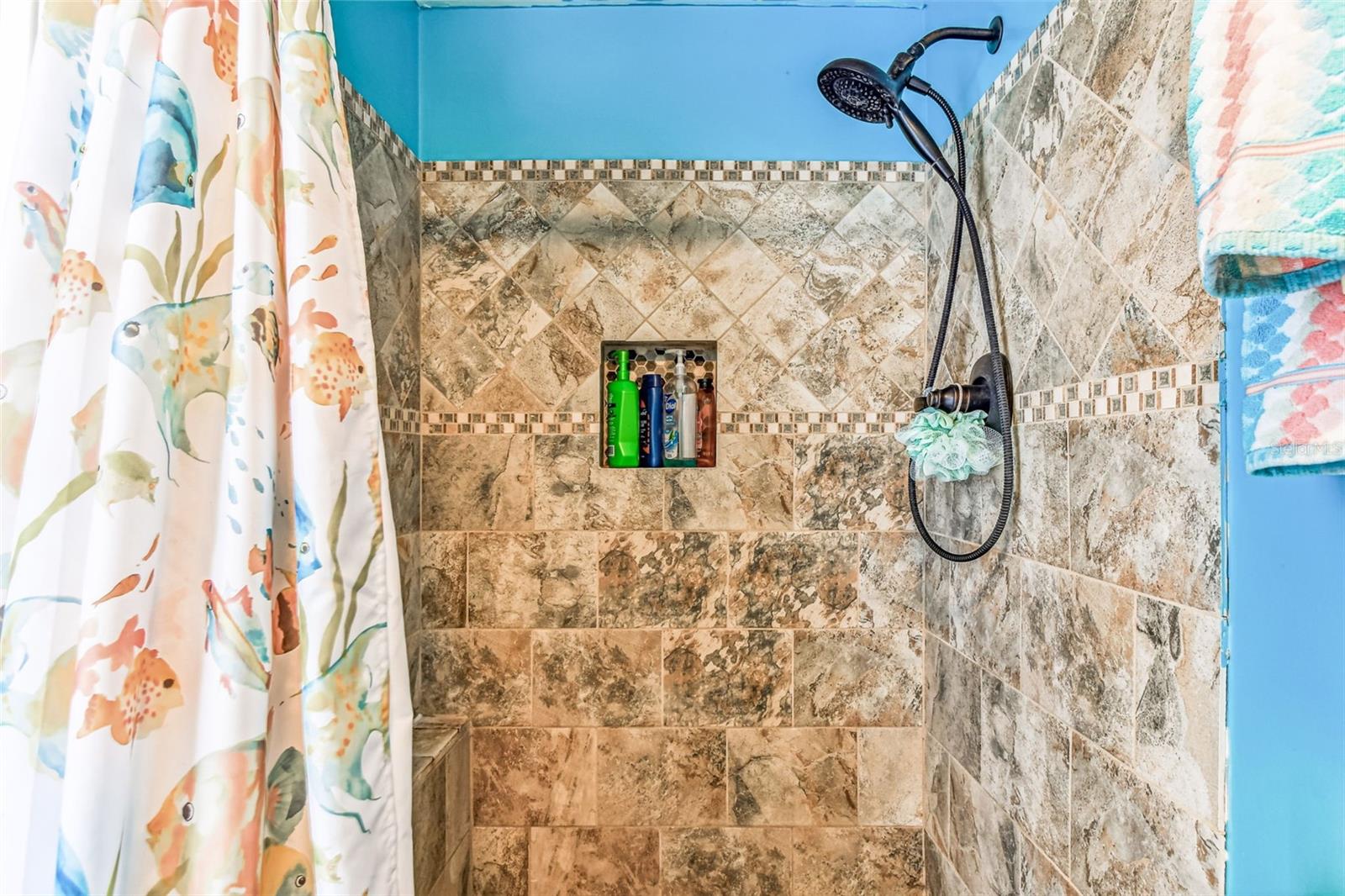 ALOHA GARDENS - Residential