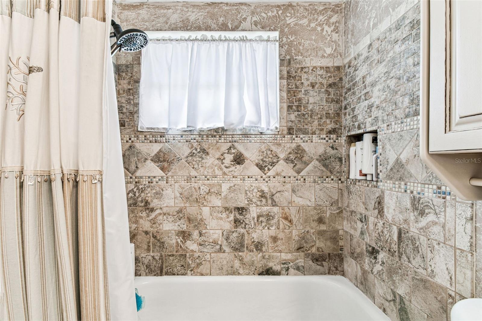 ALOHA GARDENS - Residential