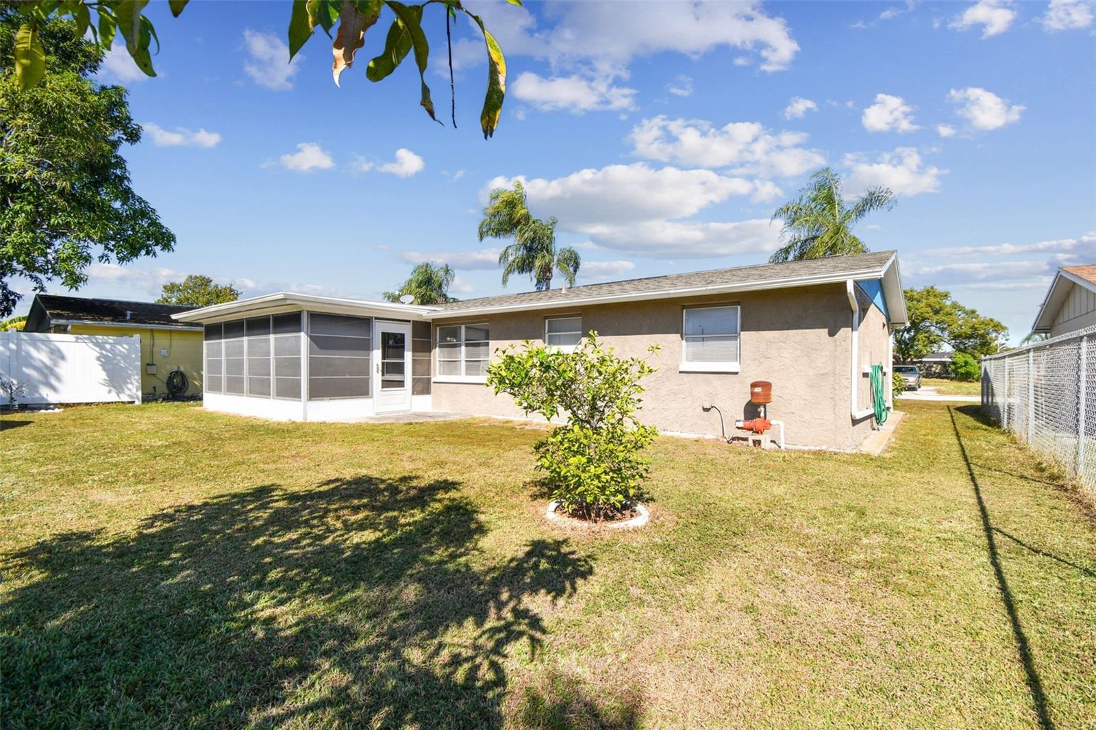 ALOHA GARDENS - Residential