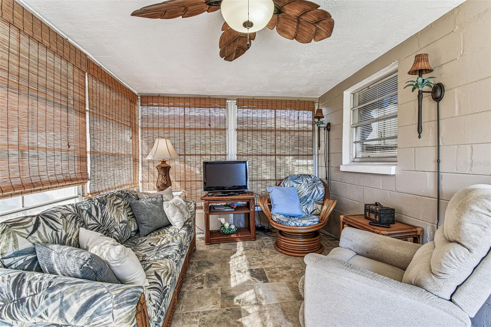 ALOHA GARDENS - Residential