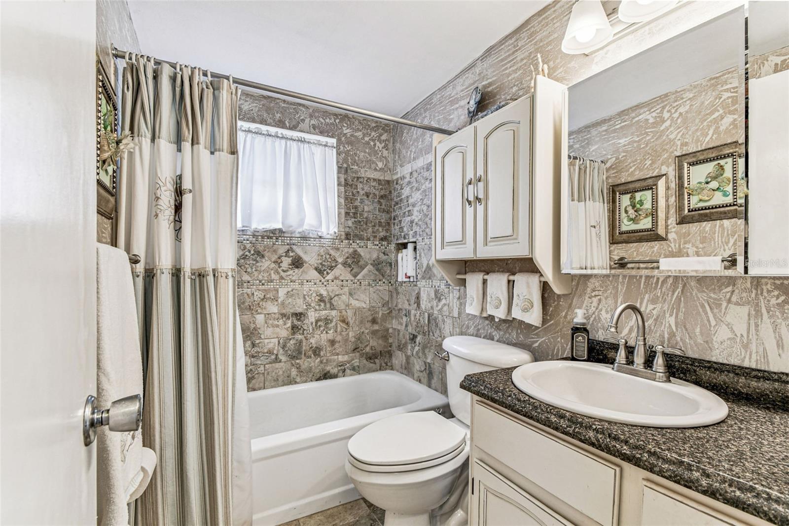 ALOHA GARDENS - Residential