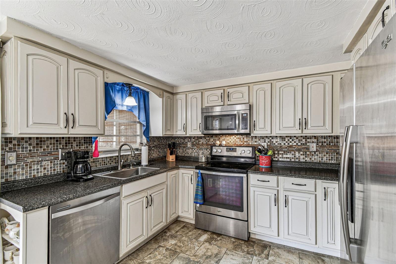 ALOHA GARDENS - Residential