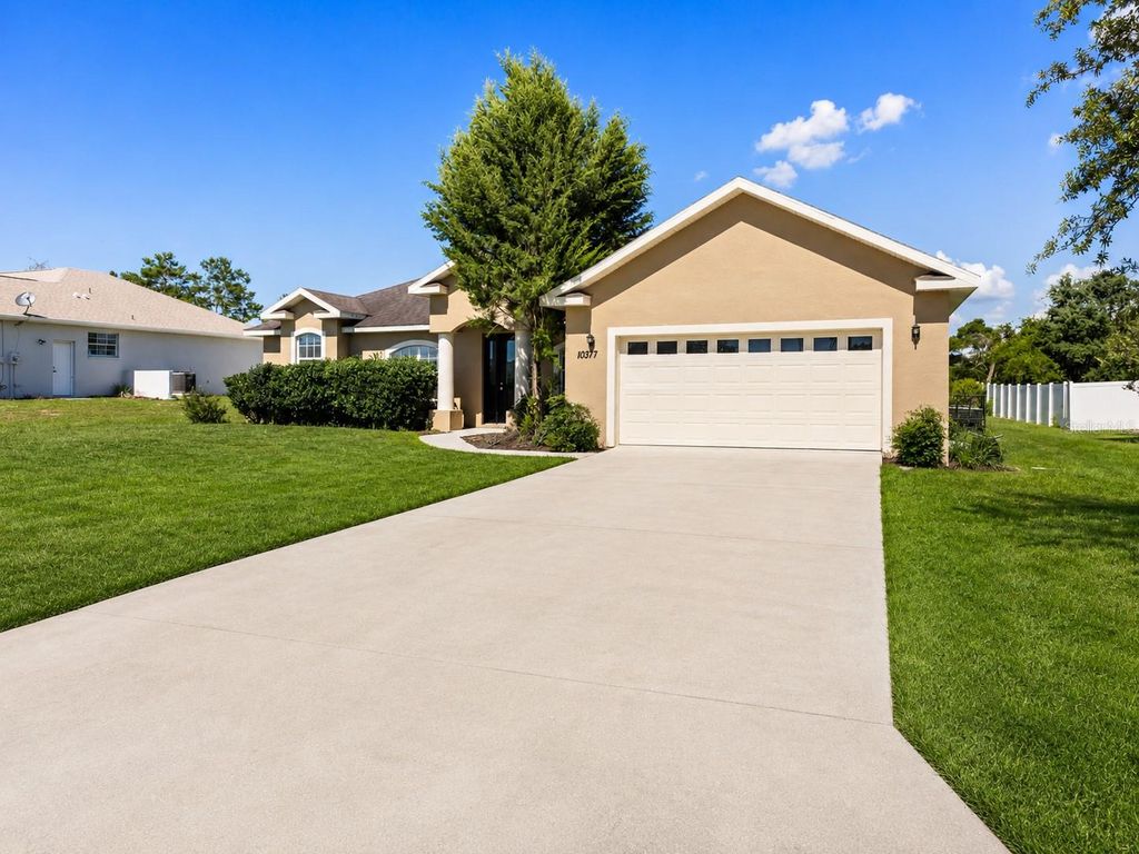 Photo of 10377 SW 38th Avenue, Ocala, FL 34476 (MLS # OM727654)
