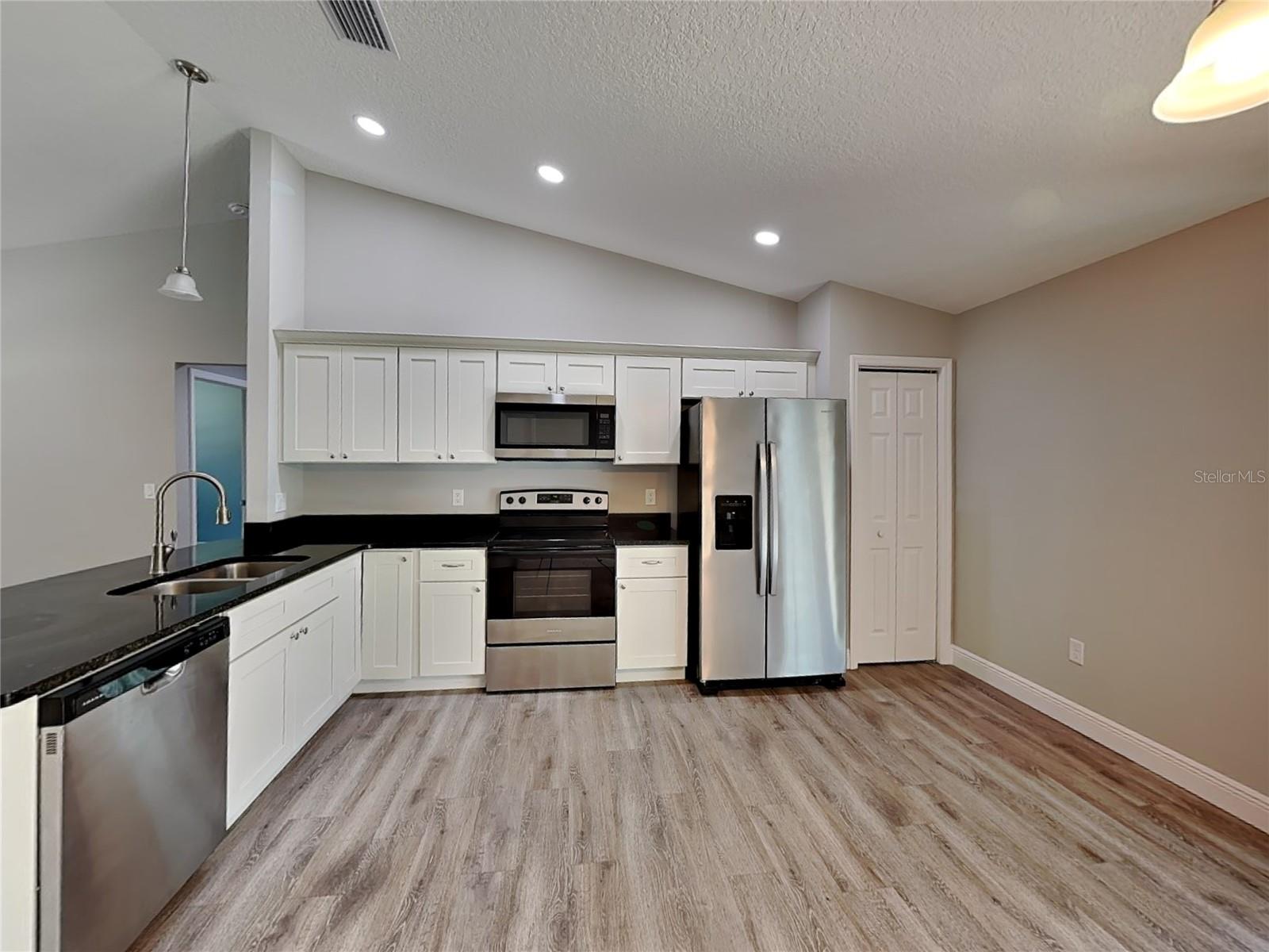 CITRUS SPGS UNIT 04 - Residential Lease
