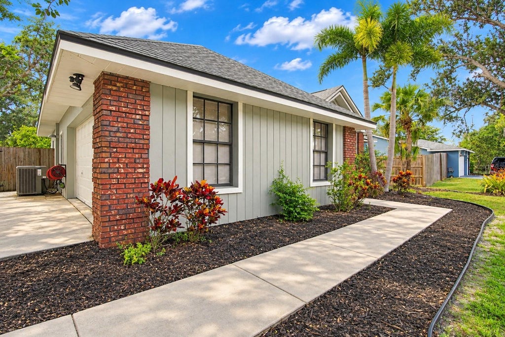 Photo of 5914 99th St East, Bradenton, FL 34202 (MLS # A4705740)