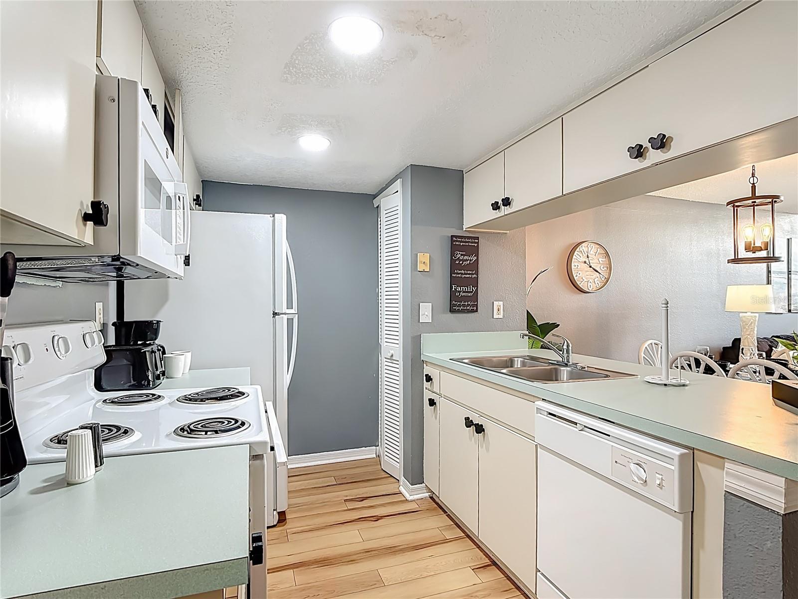 VILLAS AT SOMERSET THE - Residential Lease