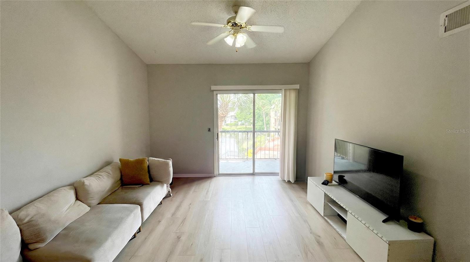 1972 LAKE ATRIUMS CIRCLE 200