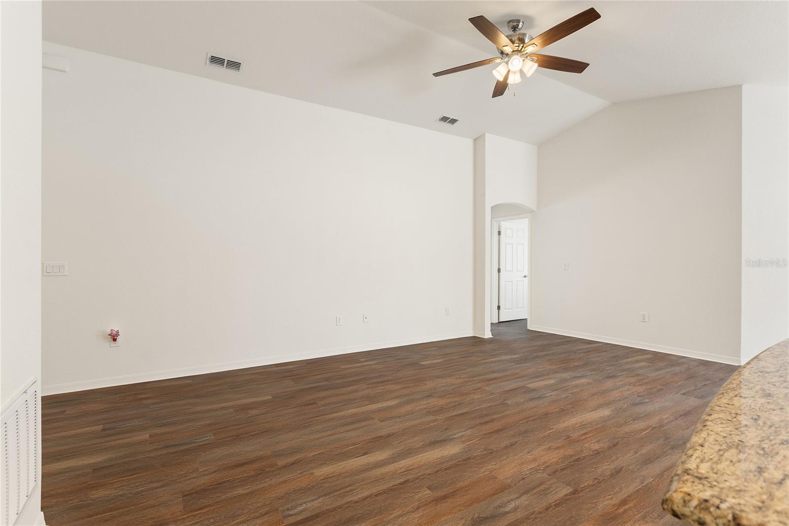 DONOVAN TRACE - Residential