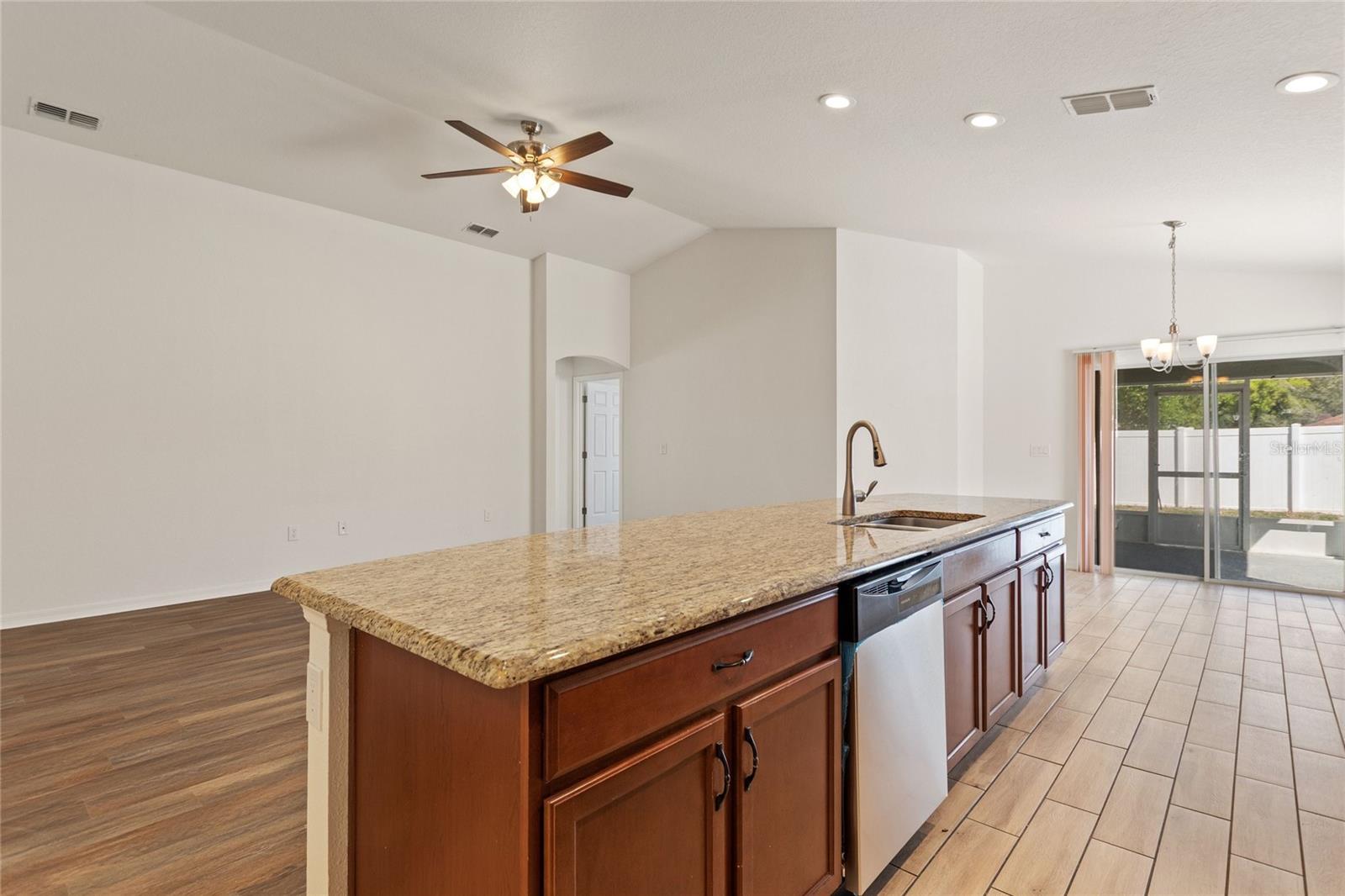 DONOVAN TRACE - Residential