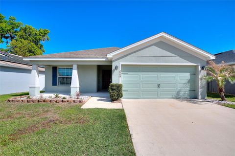 Photo of 2009 Danes Court, Lakeland, FL 33810 (MLS # O6391438)