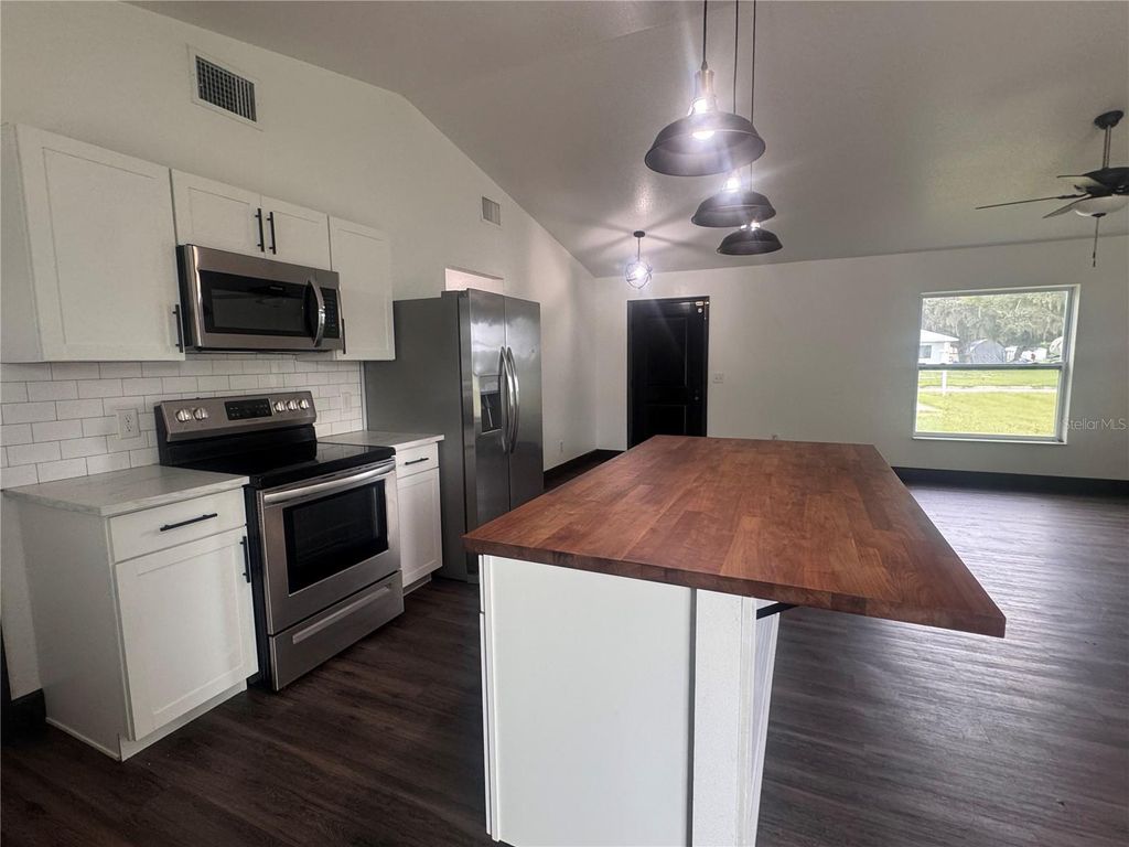 Photo of 102 N Lee Avenue, Arcadia, FL 34266 (MLS # C7514645)