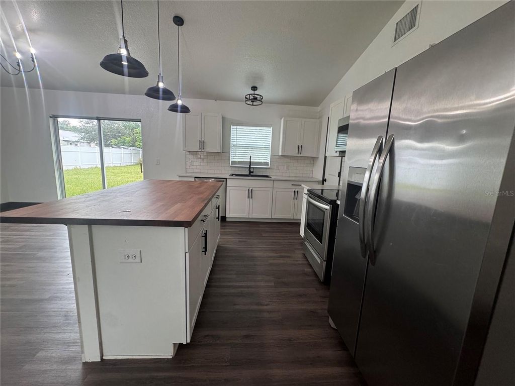 Photo of 102 N Lee Avenue, Arcadia, FL 34266 (MLS # C7514645)